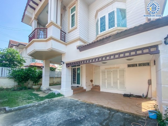 *****บ้านเดี่ยวมือสองย่านกรุงเทพฯ ม.ธนาสิริ รัตนาธิเบศร์ เนื้อที่กว้างขวางมากถึง 54.4 ตร.ว. ฟังก์ชัน 3 ห้องนอน 3 ห้องน้ำ ที่จอดรถ 2 คัน ภายในสภาพสวย พร้อมเข้าอยู่อาศัย บนทำเลเดินทางสะดวก ใกล้รถไฟฟ้าสายสีม่วง "สถานีบางรักใหญ่" และจุดขึ้น-ลงทางด่วน "กาญจณาภิเษก"